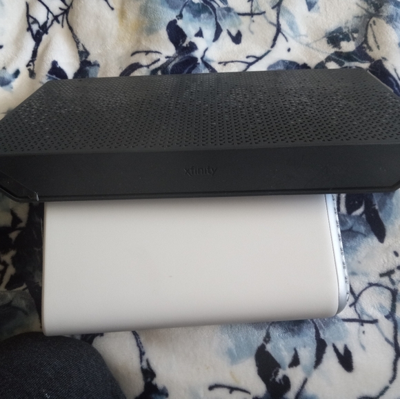 Comcast Equipment Newest Model HD/DVR Box & Wi-Fi/Home Phone xFi Box Plus Cords - Picture 6 of 14